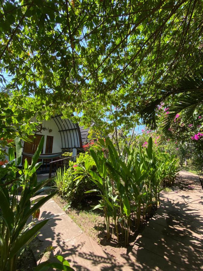 Mustika Ocean Lodge Gili Air Exterior photo