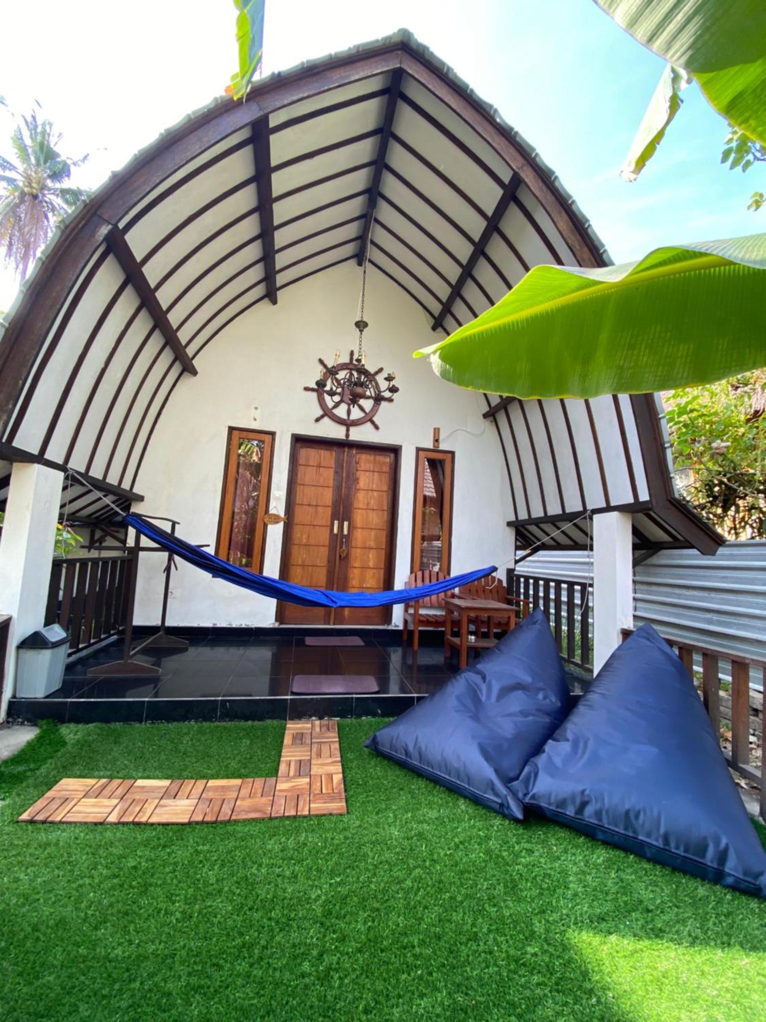Mustika Ocean Lodge Gili Air Exterior photo