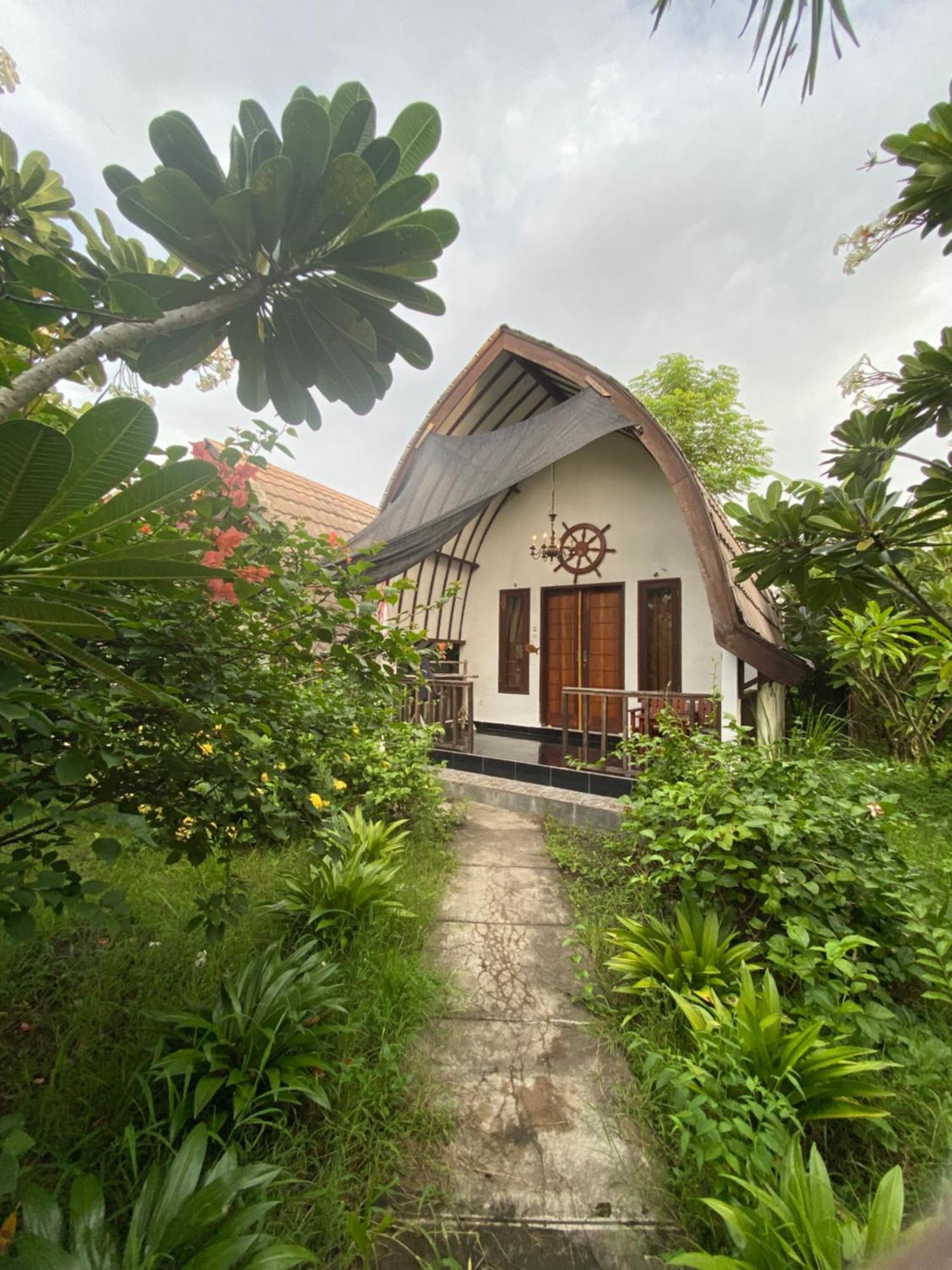 Mustika Ocean Lodge Gili Air Exterior photo